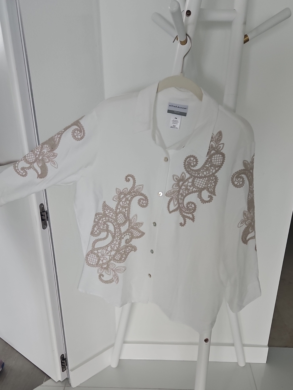Alfred Dunner Floral Embroidered Blouse in White Size PM